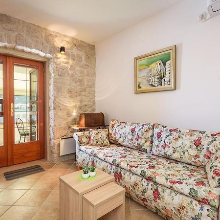 Apartment Jadranka With Sea View In Rogotin Екстериор снимка