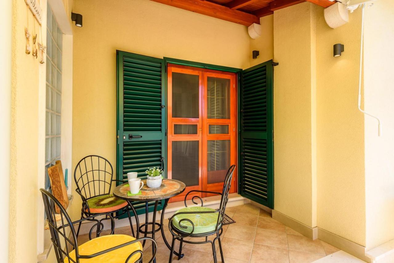 Apartment Jadranka With Sea View In Rogotin Екстериор снимка