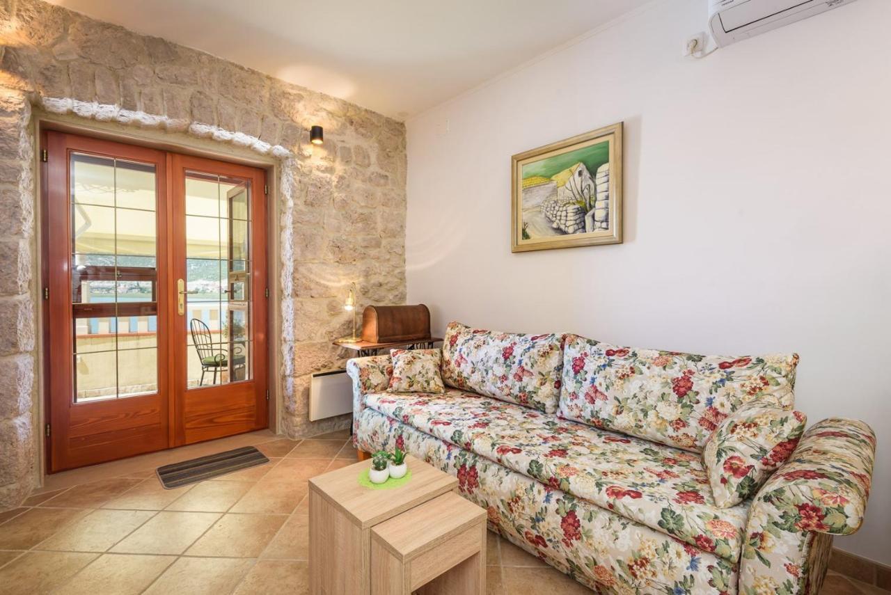 Apartment Jadranka With Sea View In Rogotin Екстериор снимка