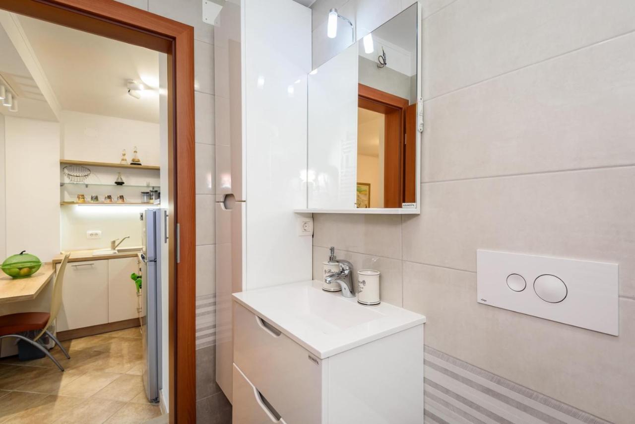Apartment Jadranka With Sea View In Rogotin Екстериор снимка