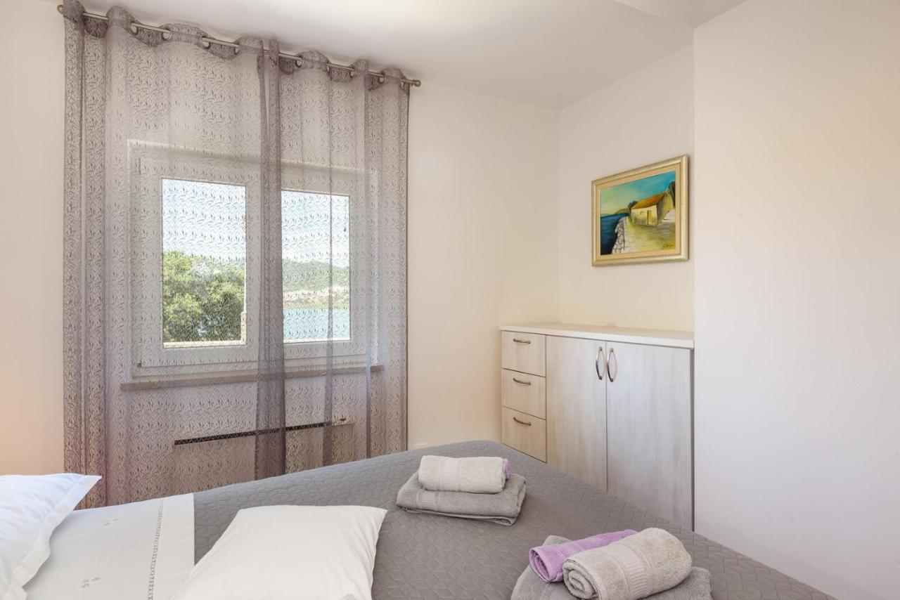 Apartment Jadranka With Sea View In Rogotin Екстериор снимка