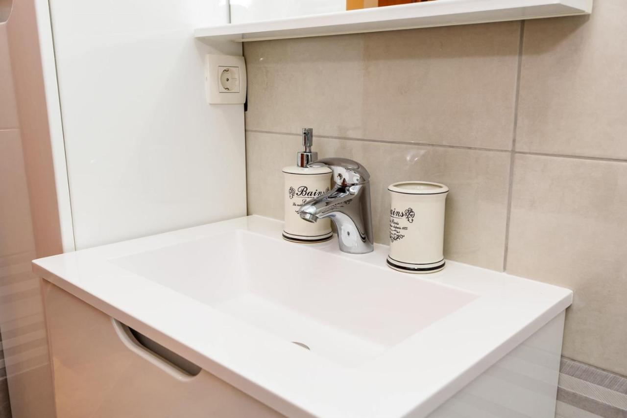 Apartment Jadranka With Sea View In Rogotin Екстериор снимка